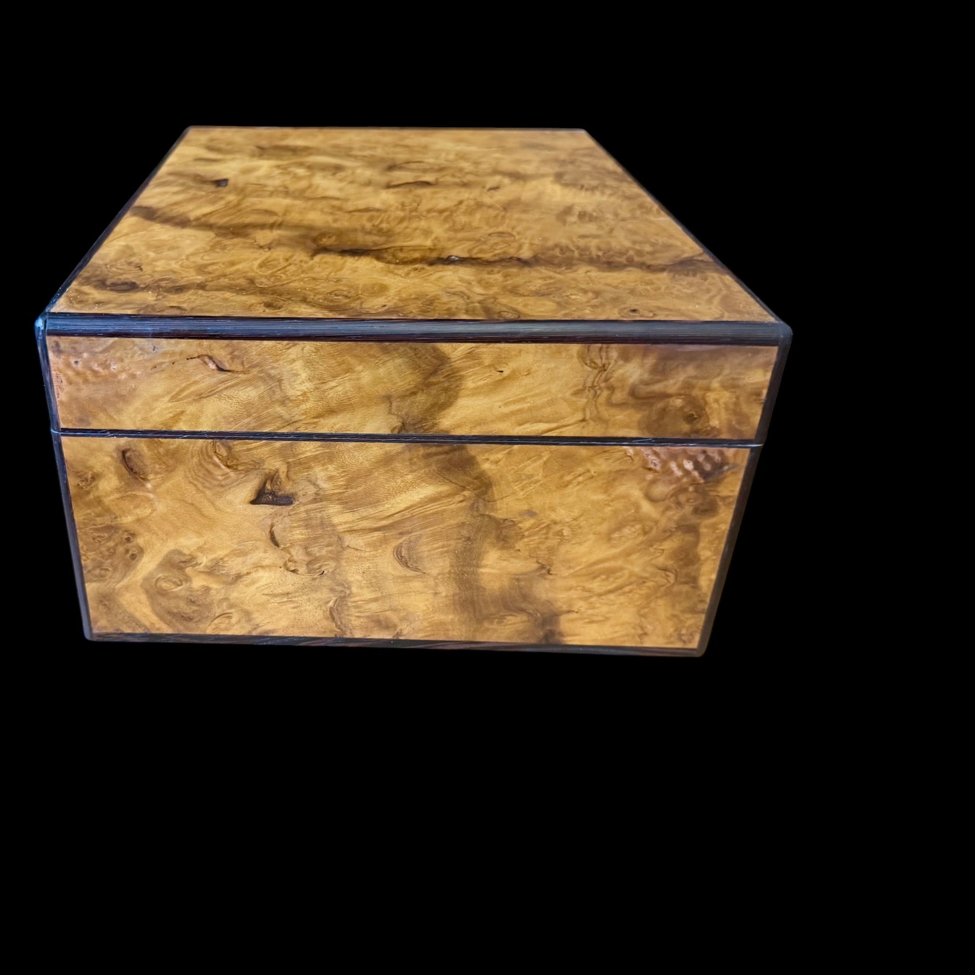 Burled Laurel 50 ct. Humidor w/ Wenge accents