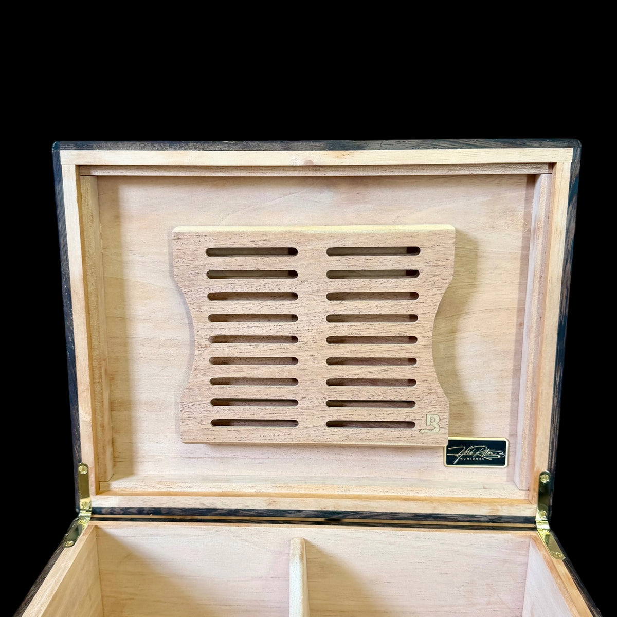 Tamo Ash 50 ct. Humidor w/ Wenge Accents